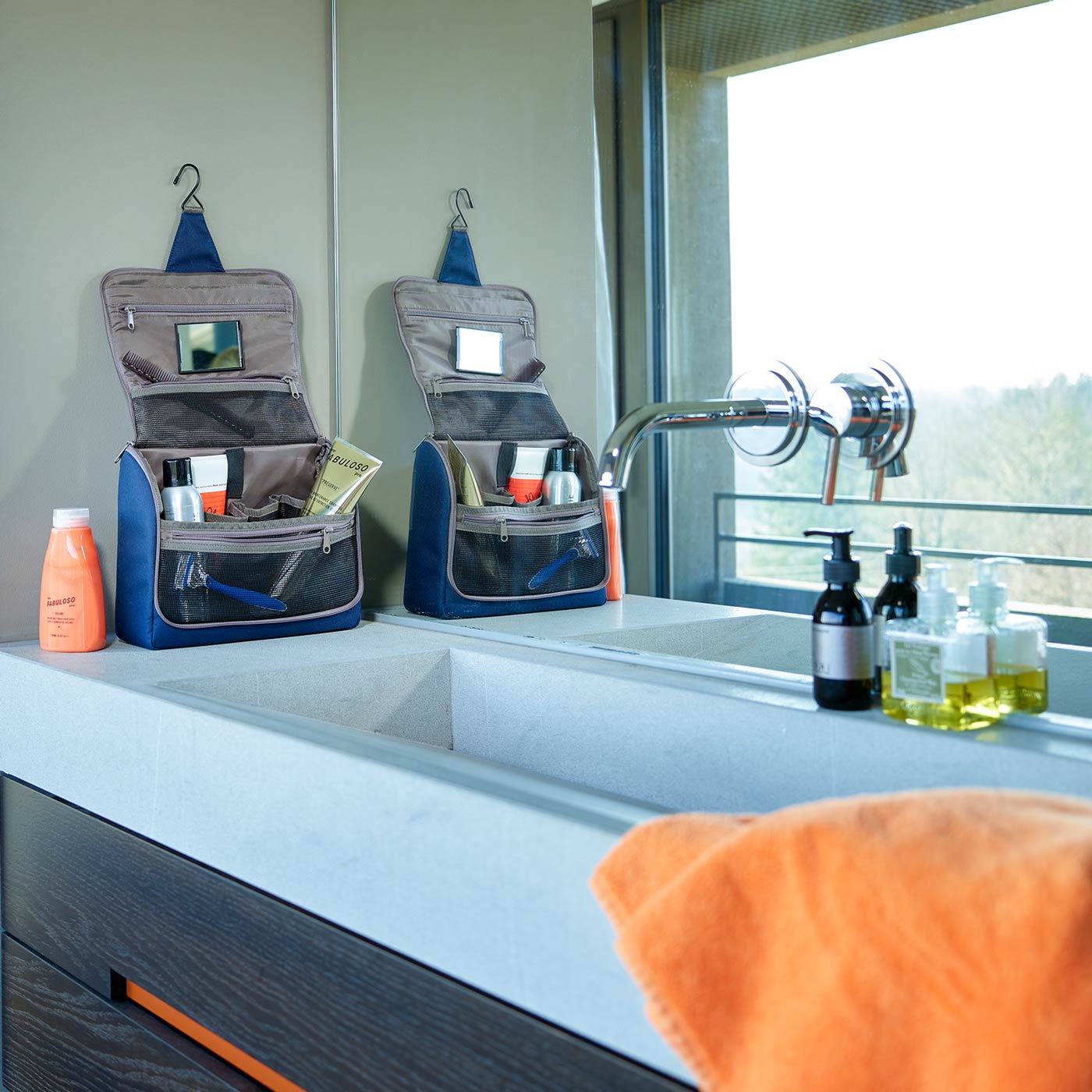 Neceser para colgar toiletbag XL - dark blue